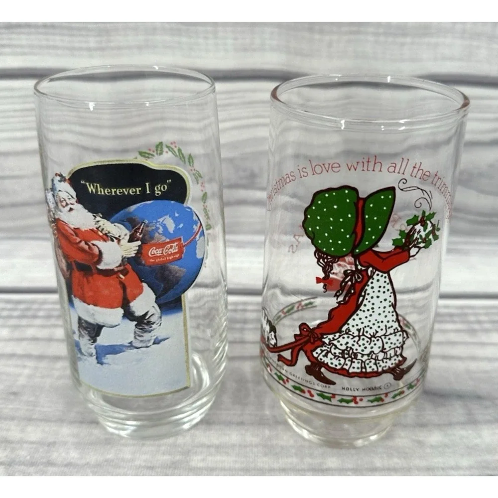 2 VINTAGE COCA COLA CHRISTMAS GLASSES - SANTA WHEREVER I GO /‎ HOLLY HOBBIE